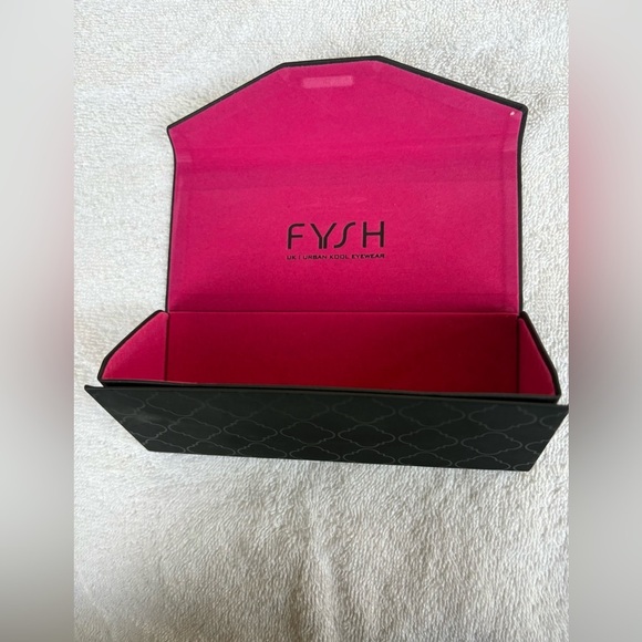 FYSH UK Urban Kool Eyewear Black & Pink Unisex Clamshell Glasses Case - Picture 7 of 9